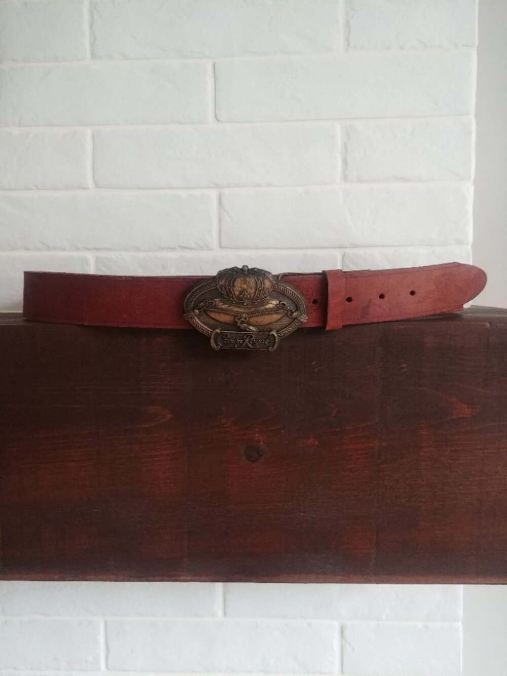 Vintage Men's Crown Royal made in Canada genuine leather belt brass toned buckle